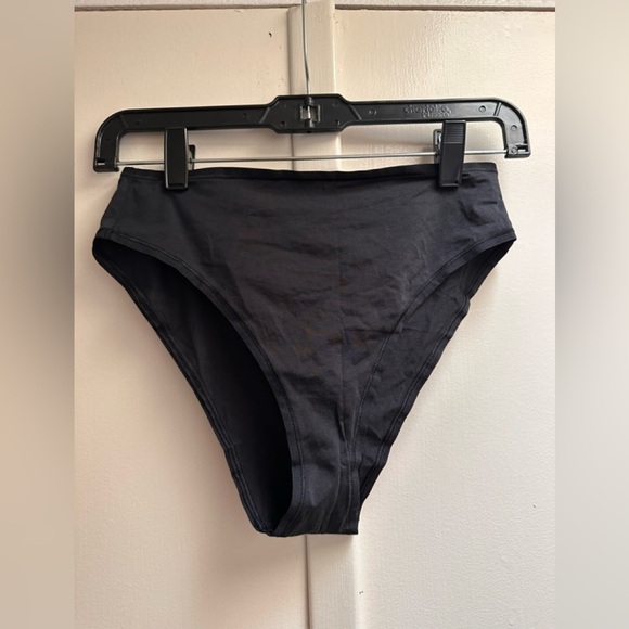 EVERLANE the high-rise bikini in black NWT - Picture 4 of 9